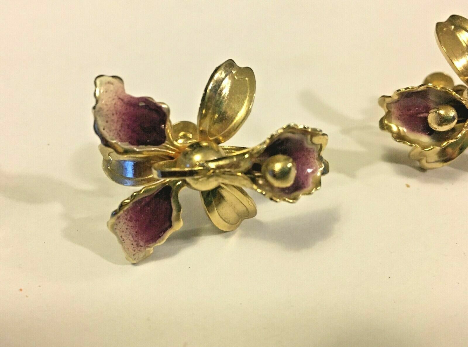 Vtg Orchid Flower Floral Purple Enamel Gold Tone Screw On Back Earrings Retro