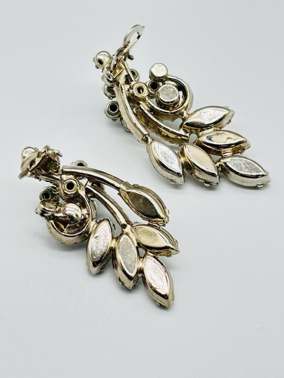 Vtg JULIANA Clear Glass Rhinestone 3D Flower Leaf Clip On Earrings