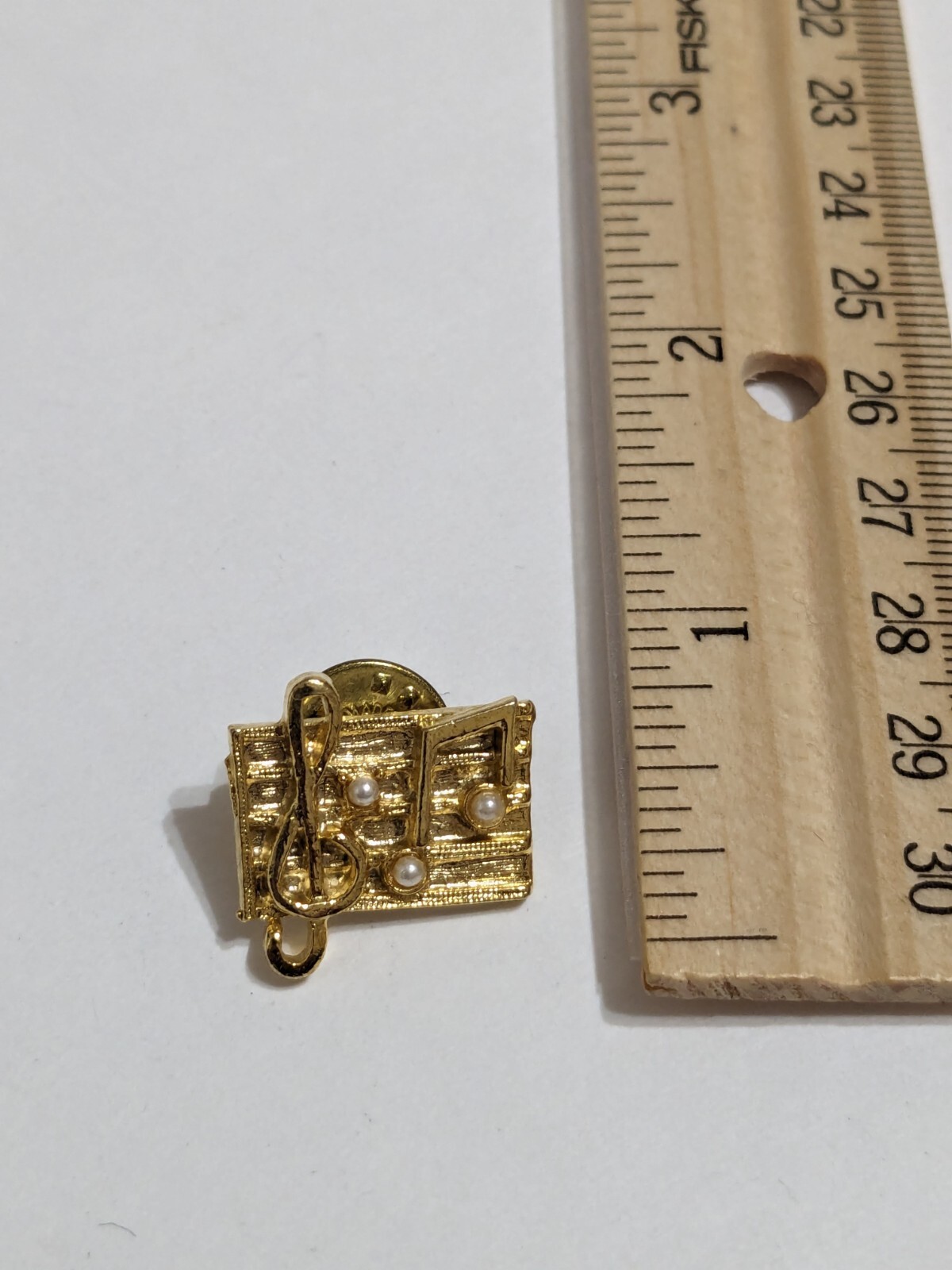 Gold Tone Musical Notes Brooch/Pin With Faux Pearls. 3/4″.