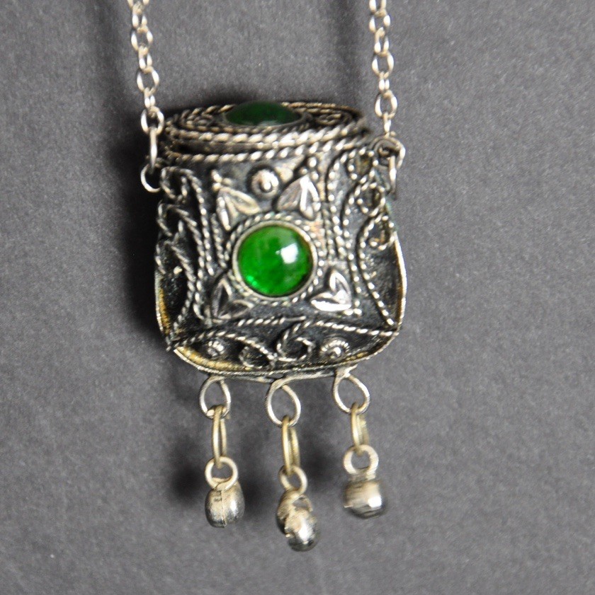 Vintage Silver Tone Handbag Purse Prayer Box Pendant 3 Green Stones Opens