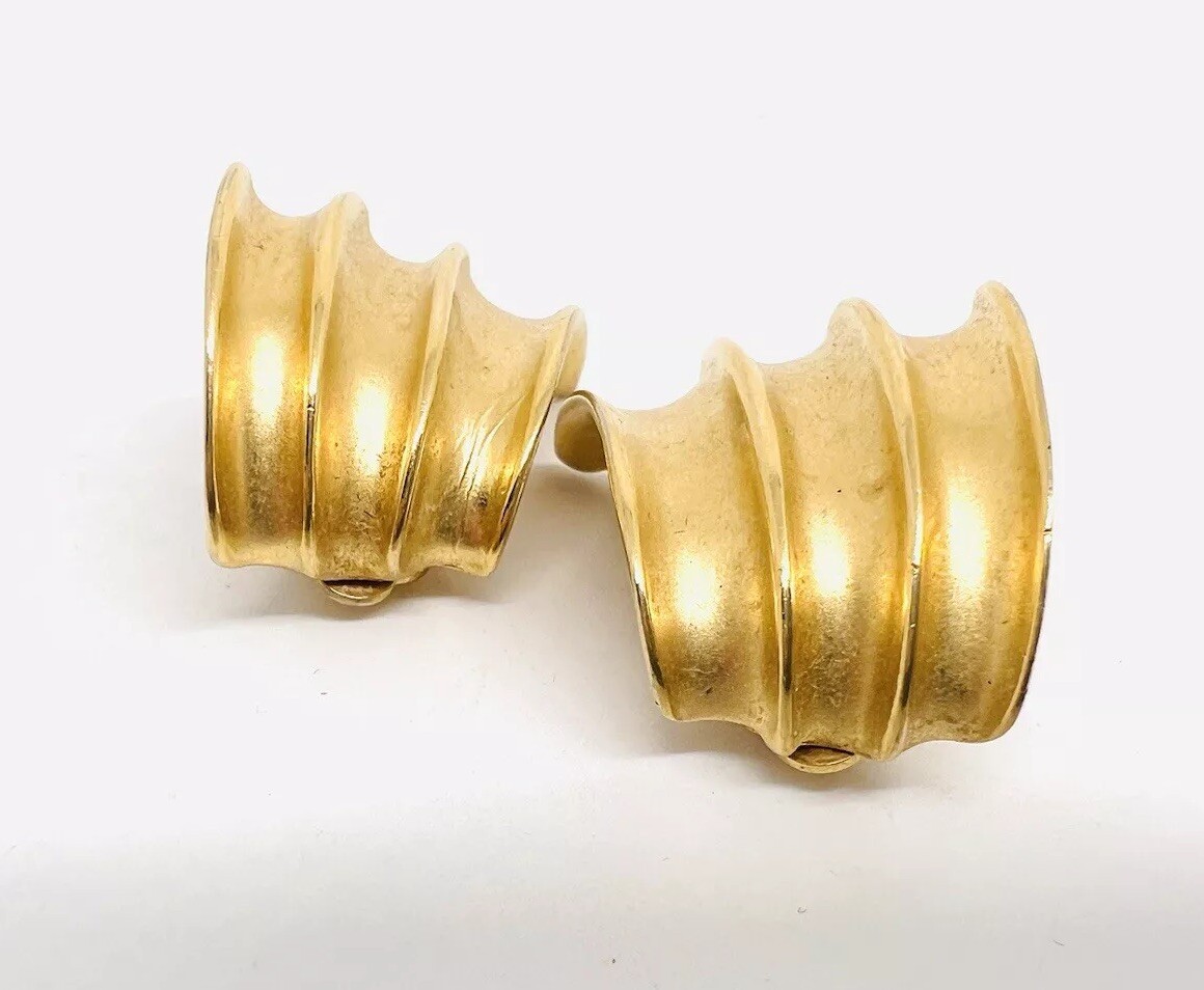 Large Matte Gold Tone 80’s Drop Dangle Earrings Clip Backs Vintage Jewelry