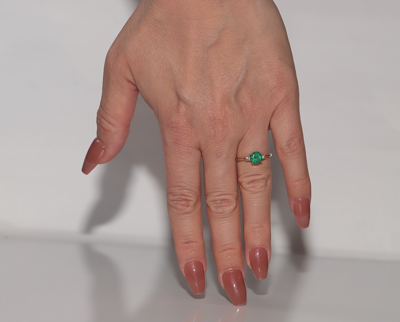 New Made 14k Gold Natural Diamond And Round Cut Emerald Decorated Ring