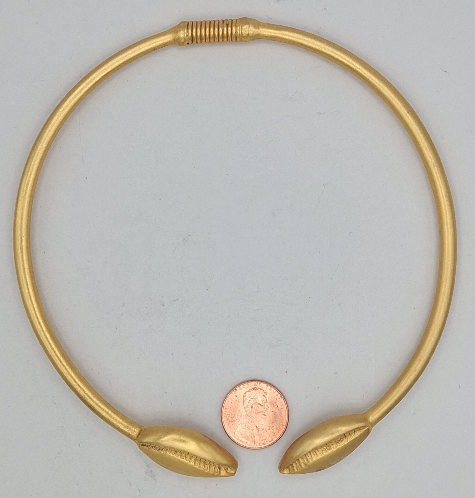Kenneth Jay Lane KJL Brushed Gold Tone Cowrie Sea Shell Hinged Collar Necklace