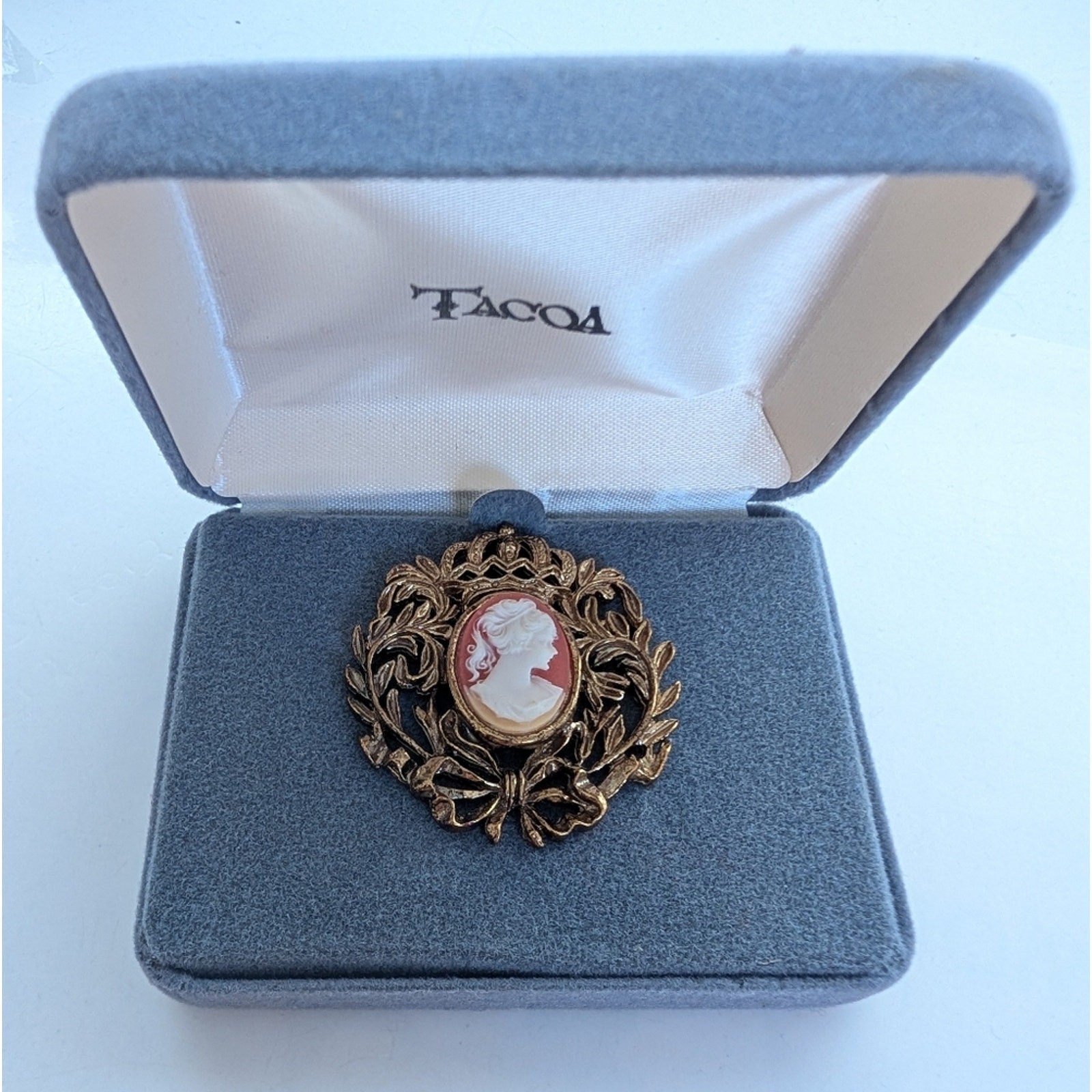 Vintage Tacoa Stunning Gold Tone Filigree Victorian Style Cameo Brooch