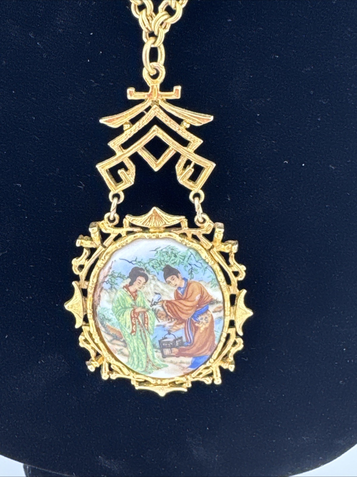 Beautiful Vintage Mode Art Asian Themed Necklace