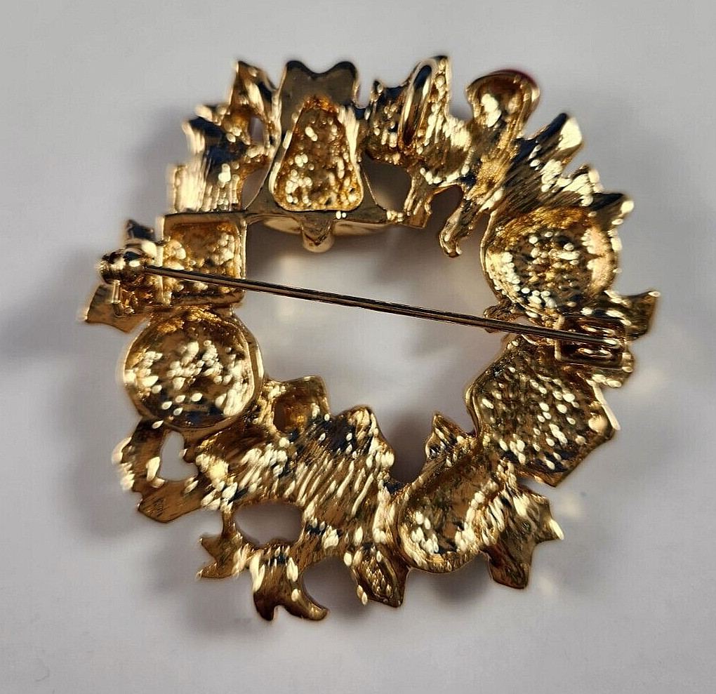 AVON Brooch Pin Christmas Collectible Holiday Wreath Rhinestones Santa Bell 2010