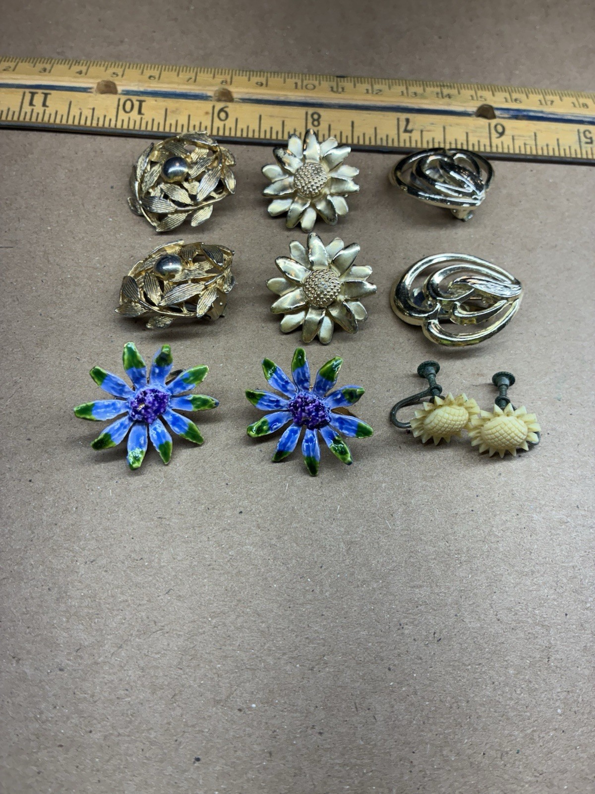 vintage flowers leaves 60’s – 80’s earrings lot brooch