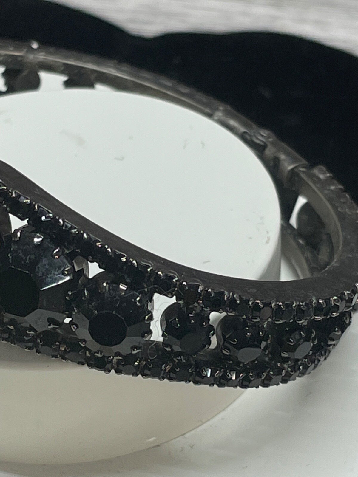Bracelet Black Rhinestone Hinged Open Clasp at Top Pretty design vintage