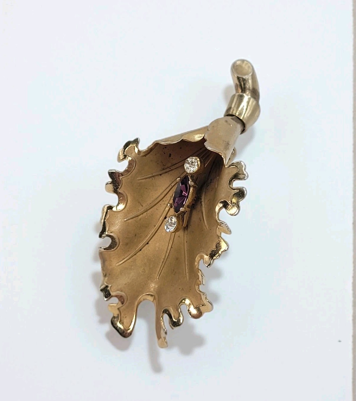 Vintage 3D Gold Plated Leaf Brooch Purple & White Rhinestone Seeds Lettuce Edge