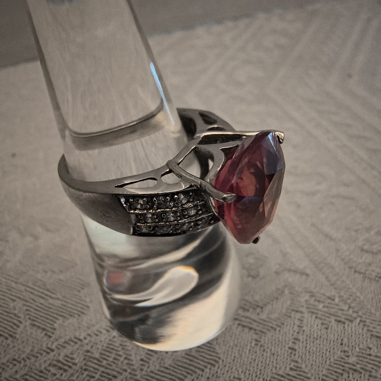 Sterling Silver Cocktail Ring W Trilliant Trillion Cut Red Crystal Gem Sz 6.75
