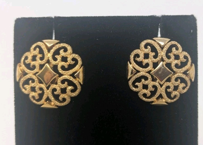 Vintage Lot Clip Screwback Earrings 22 Pair Hobe Trifari Lisner Avon Unbranded