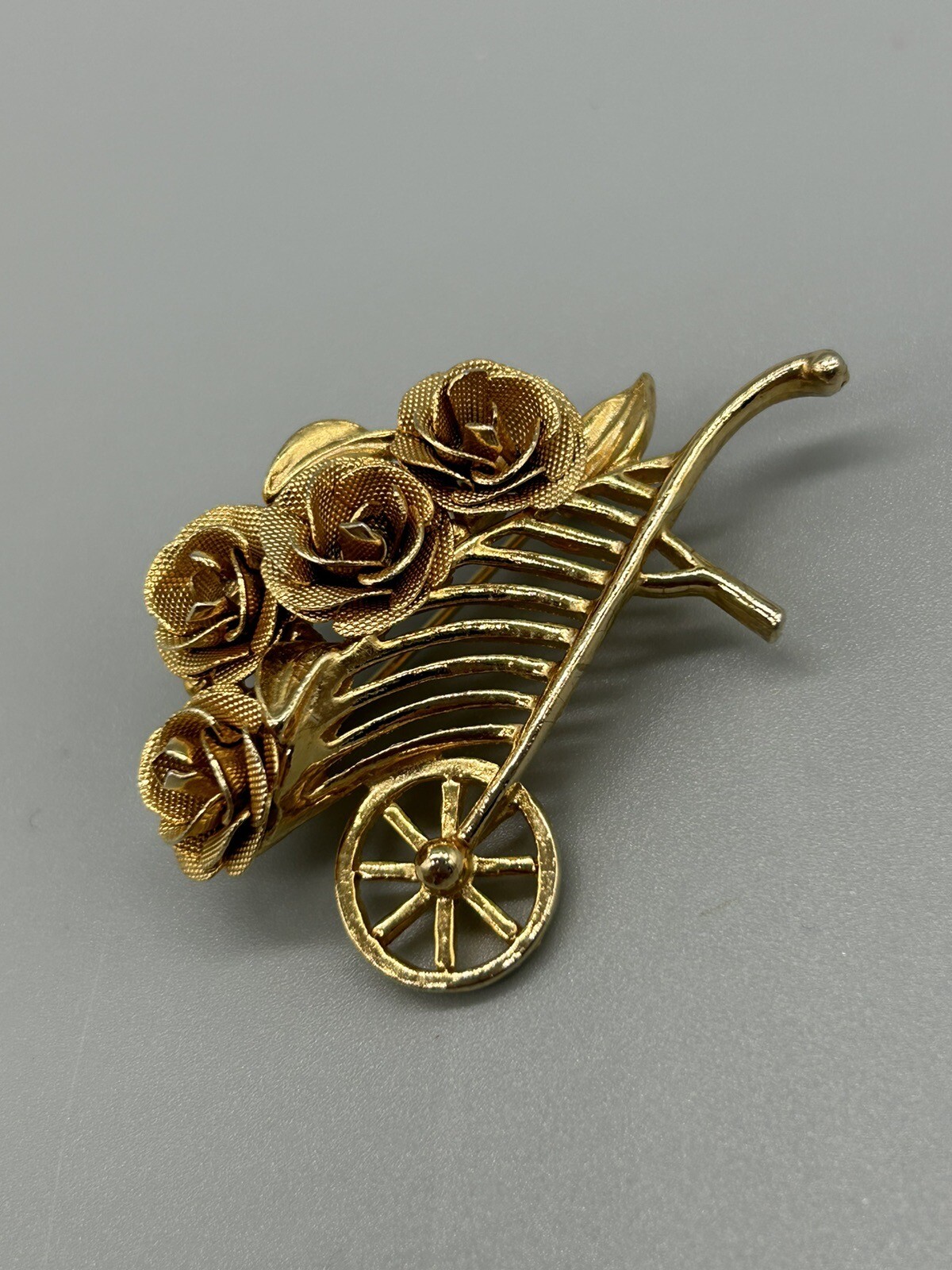Brooks Textured Flowers Rose Bouquet Wheelbarrow Gold Tone Brooch Pin