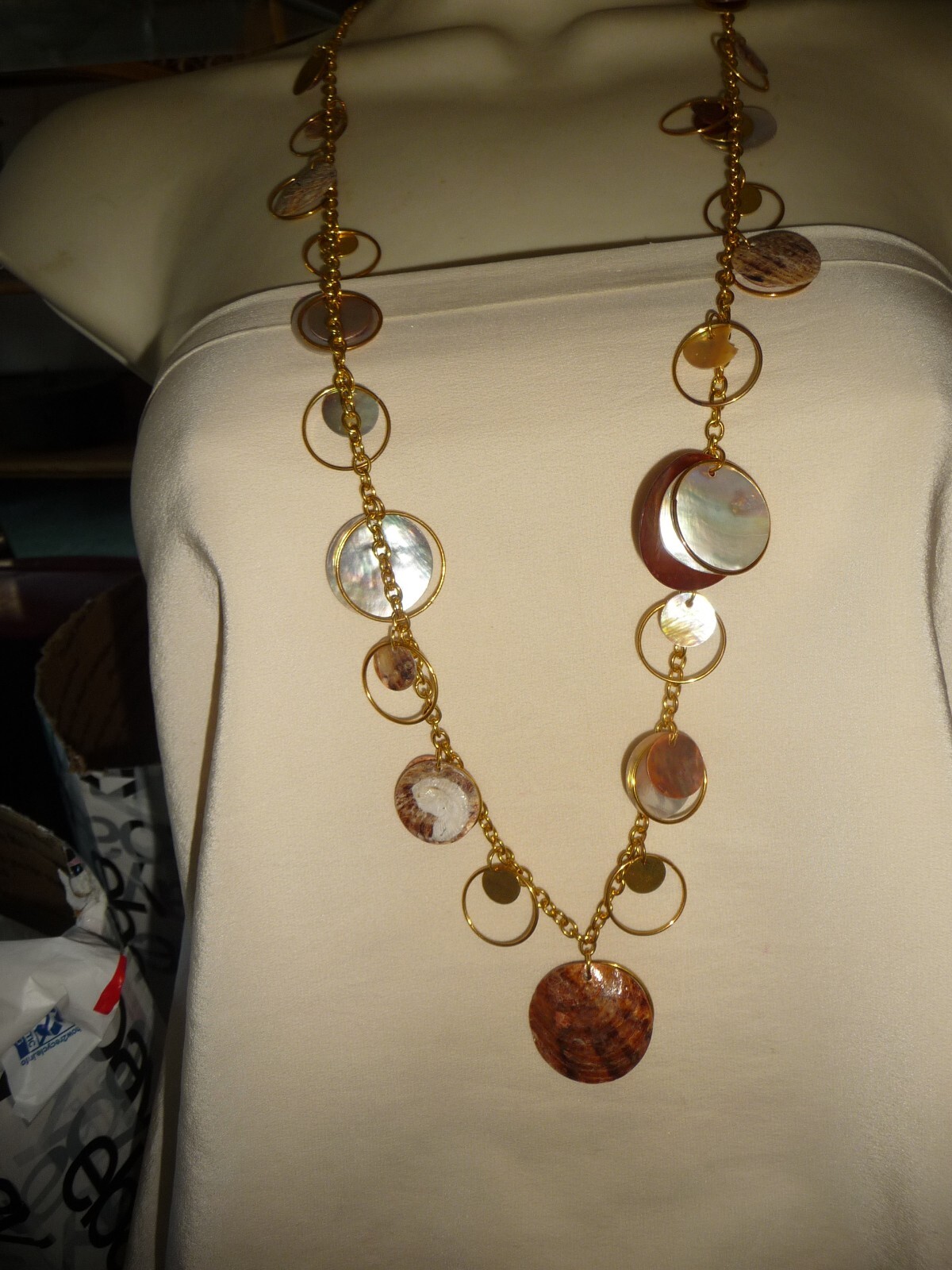 MOP & GOLD TONE DANGLE CIRCLES ON 16″ L GOLD TONE CHAIN NECKLACE #17/12K