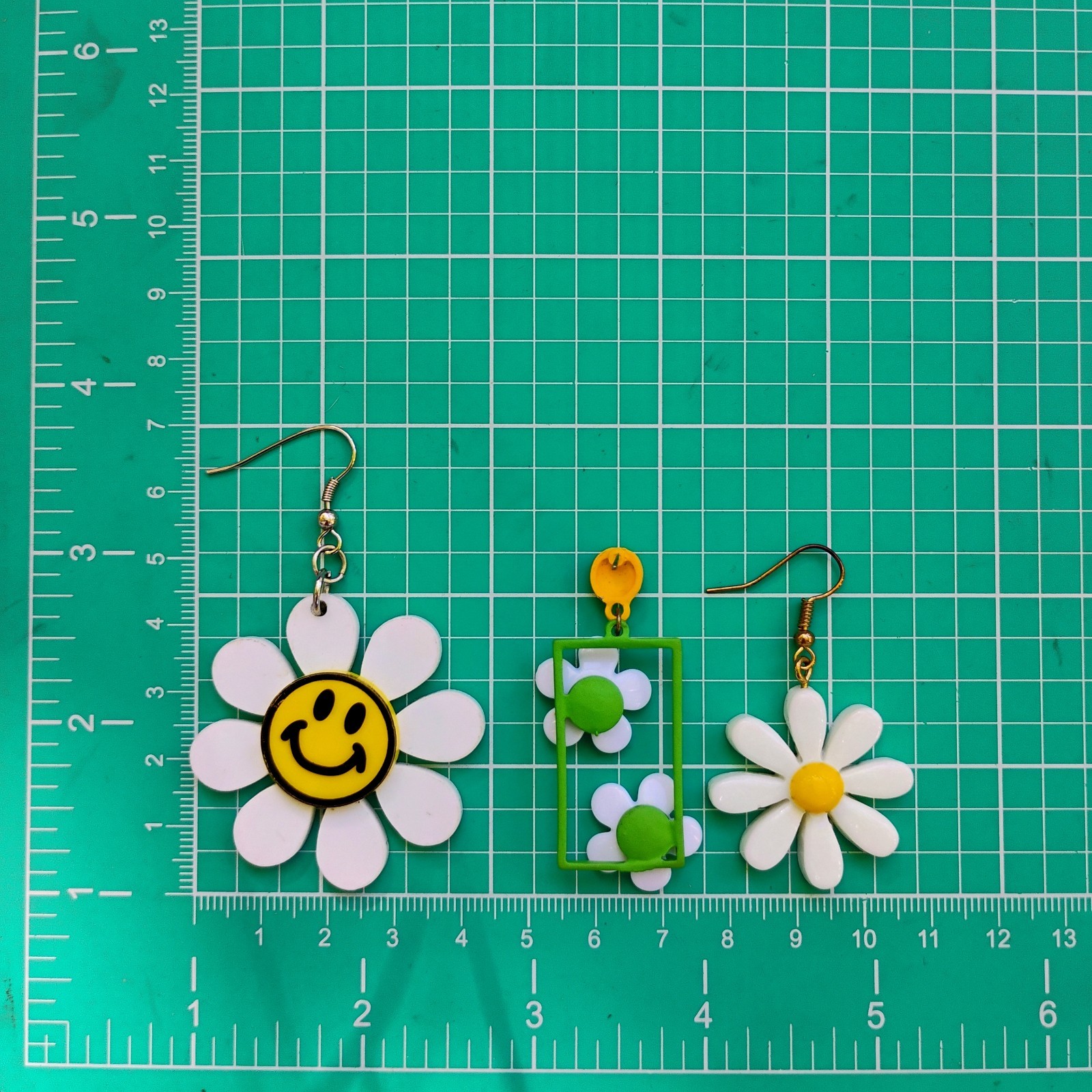 Vintage Daisy White And Yellow Jewelry Lot Of 5 Avon And Unbranded READ