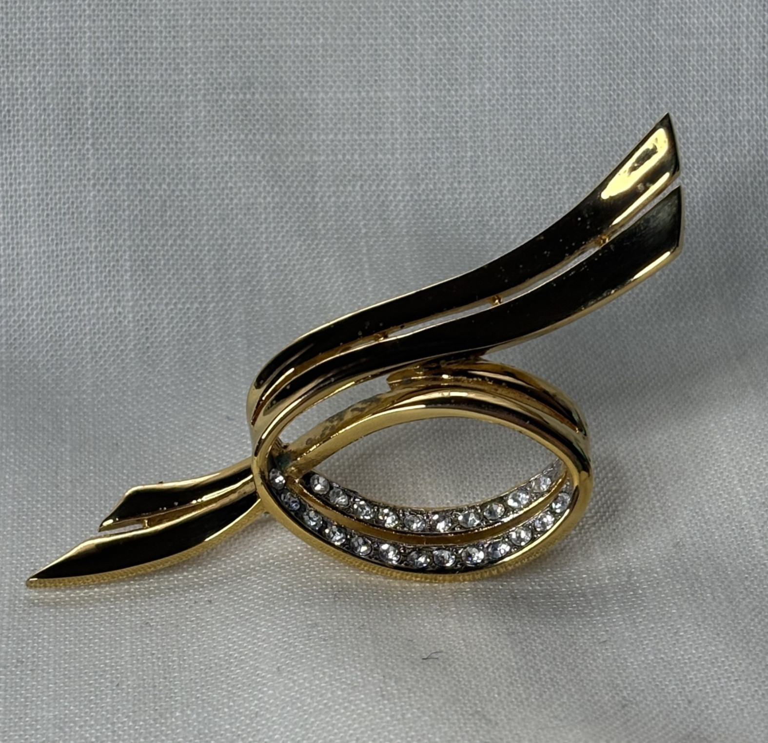 PIERRE BALMAIN Vintage Brooch Swirl Ribbon Gold Tone Rhinestone