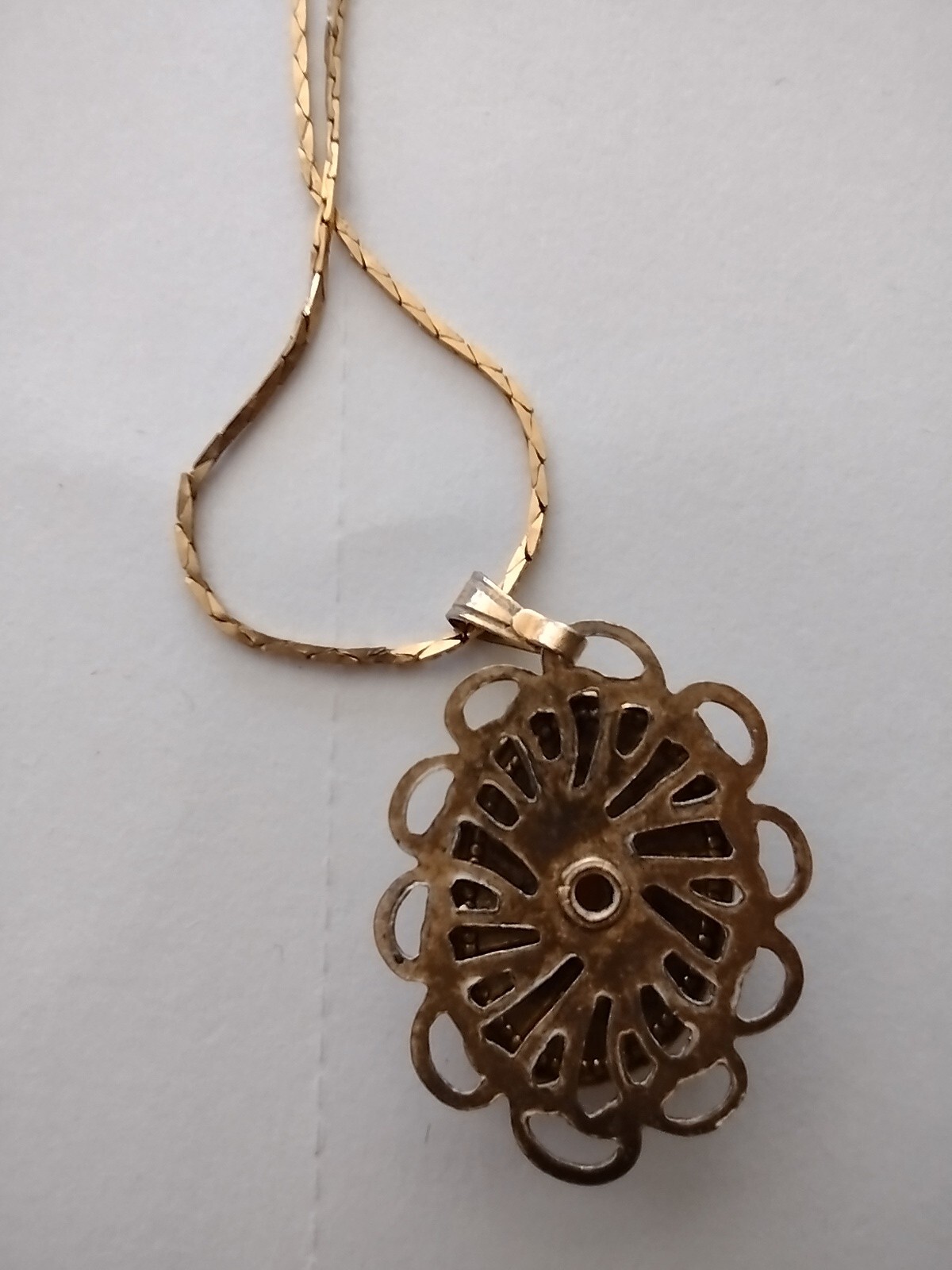 Vintage Cameo Pendant and 18″ Gold Tone Chain Burnt Orange and Cream~Beautiful!