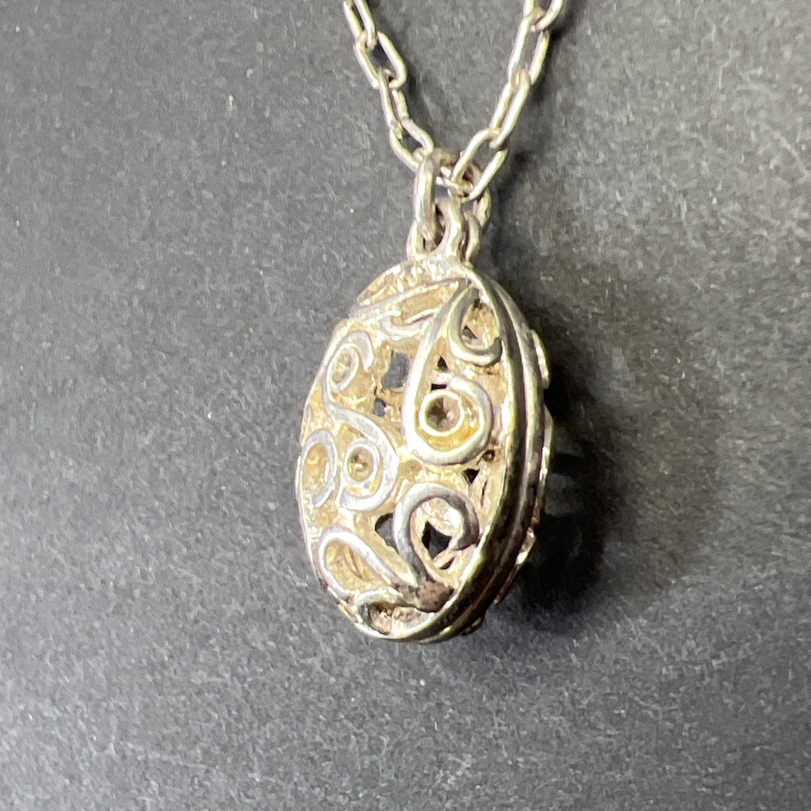 Filigree Round Pendant Locket Chain Necklace Vintage Silver Tone 18” Adjustable