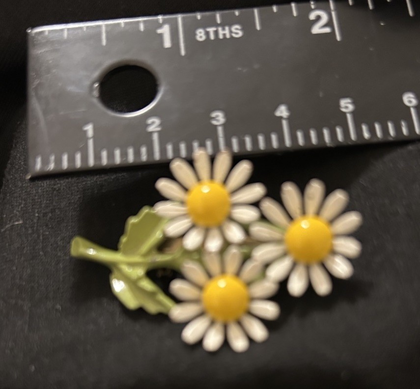 Vintage Yellow and White Daisy Cluster Floral Enamel Brooch, Retro 60s 70s Style