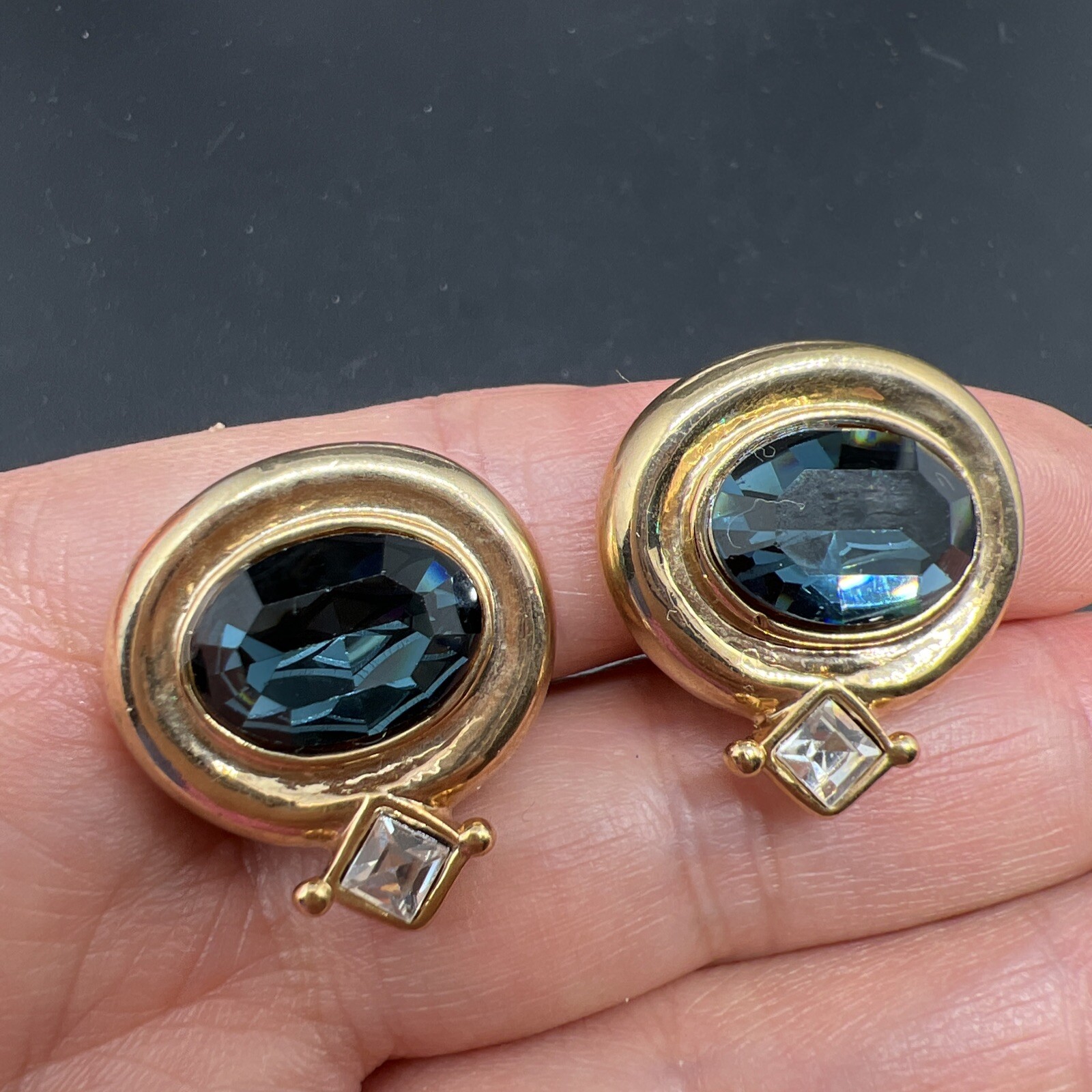 NWT Vintage Goldtone Blue clear Glass Rhinestone Clip Earring on Orig Card