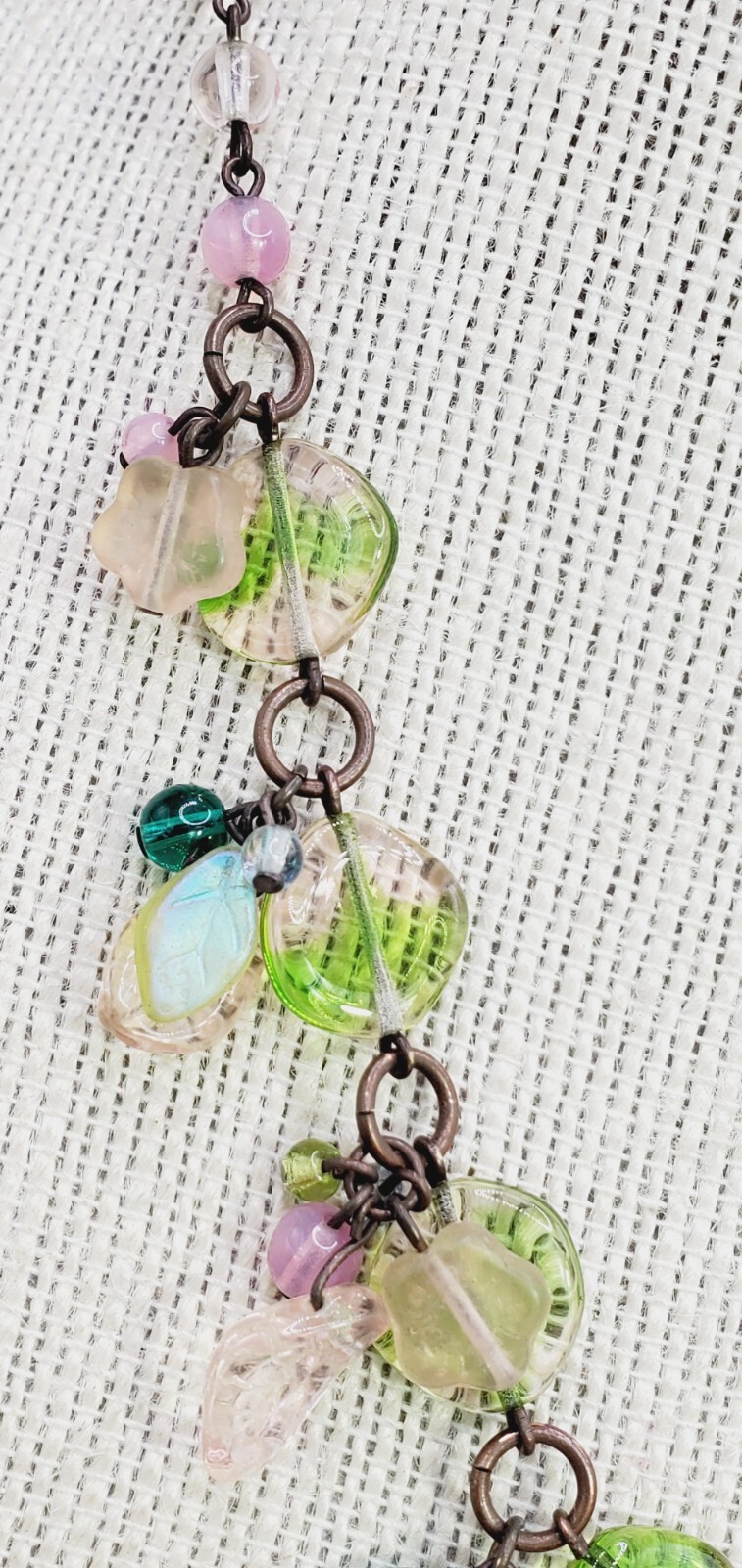 mixed Pink and Green Glass Bead Brass tone metal 16″ necklace ne02