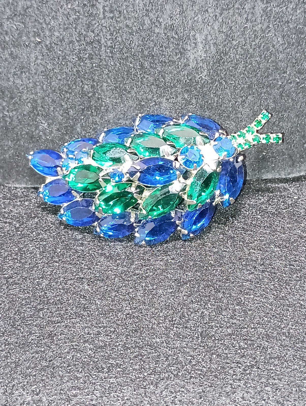 Vintage Emerald Green and Blue Leaf Style Brooch Silver Tone