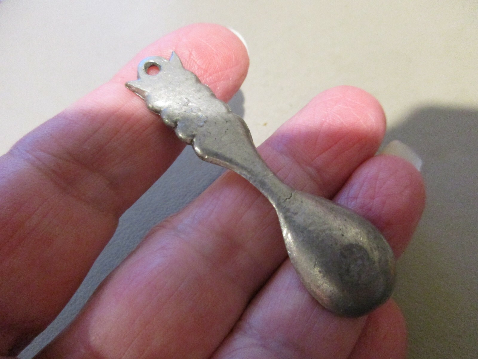 ANTIQUE VINTAGE NORDIC LOVING SPOON WHITE METAL PEWTER FOB CHARM PENDANT PRETTY