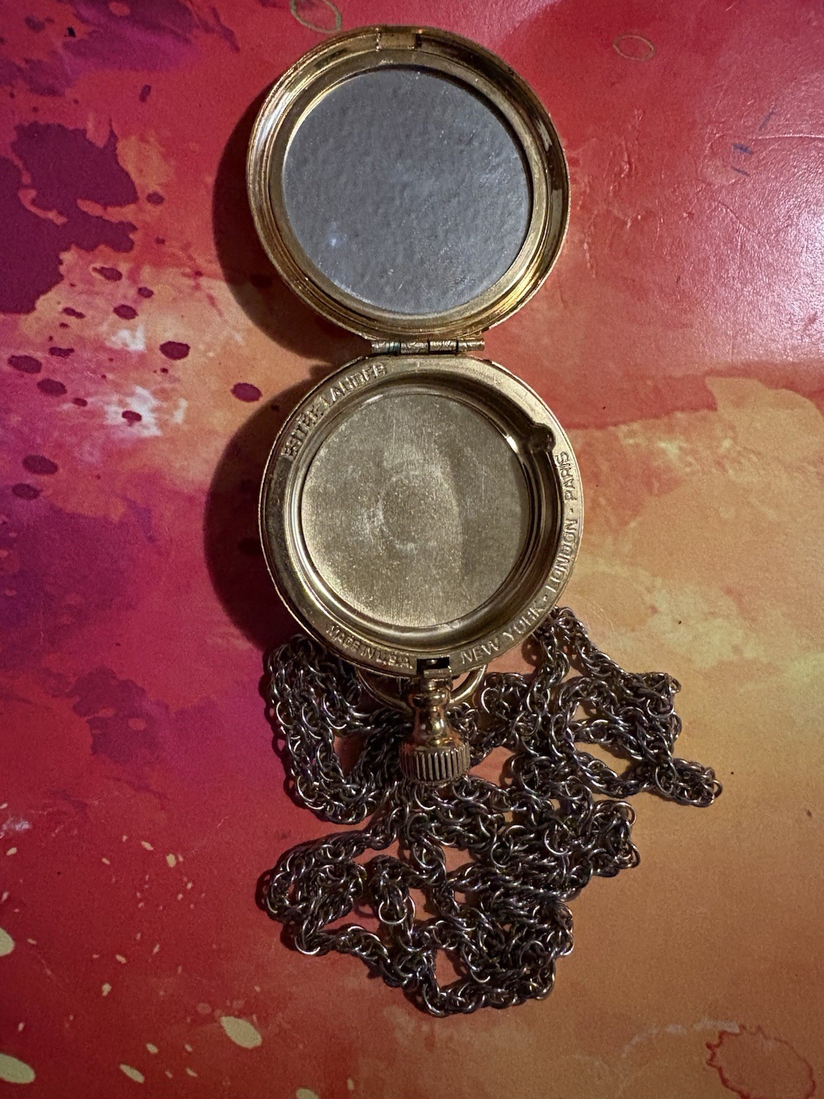 Esteel Lauder 1978 Vintage Gold Tone Love Note Locket Perfume Compact