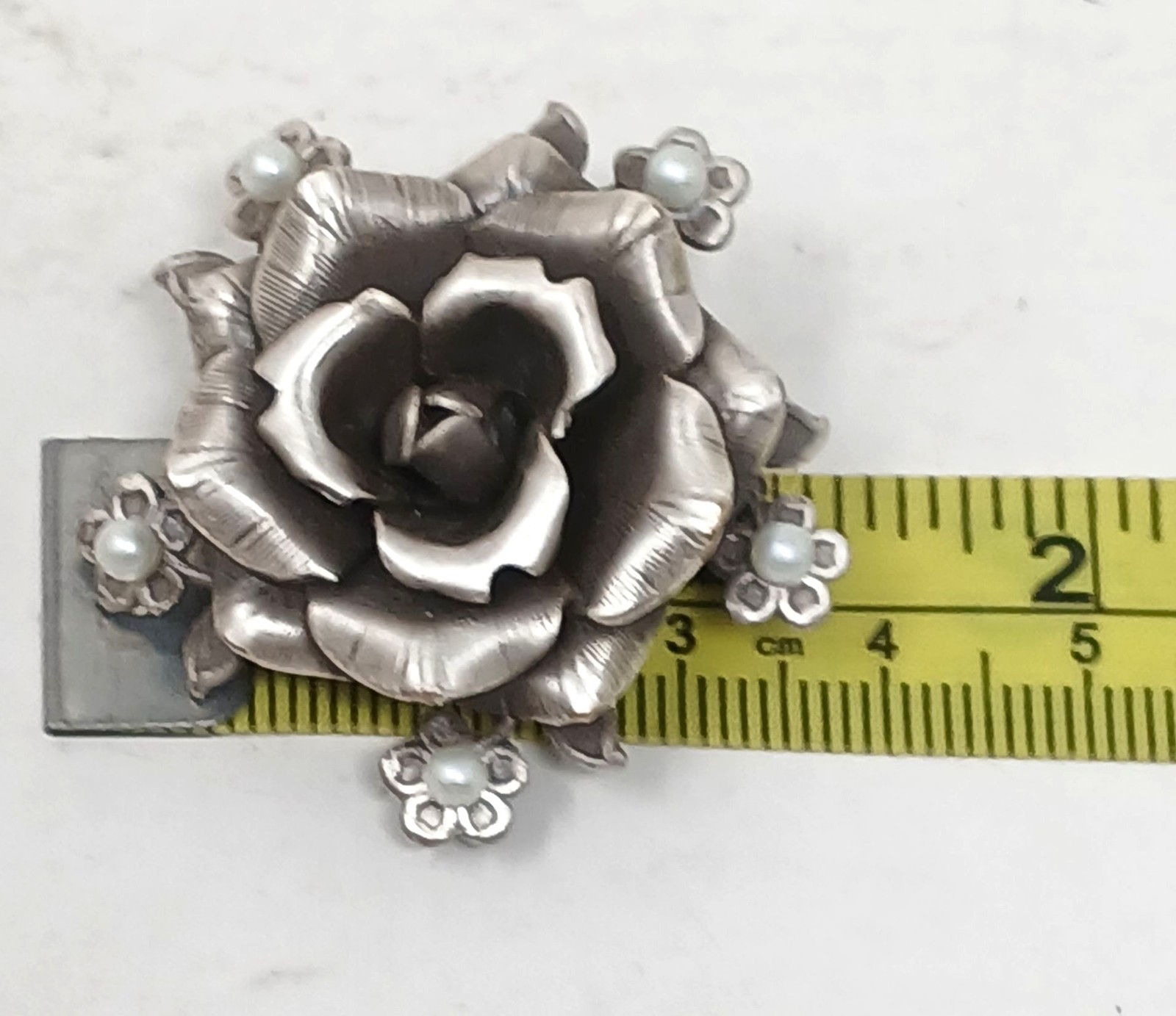 Vintage Pewter Tone Wild Rose Brooch Pin With Faux Pearls 1.5″ #G-10