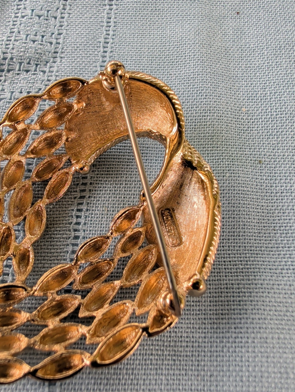 Monet Brooch Gold Tone Modernist Swirl Ribbon Pin Vintage Mid Century