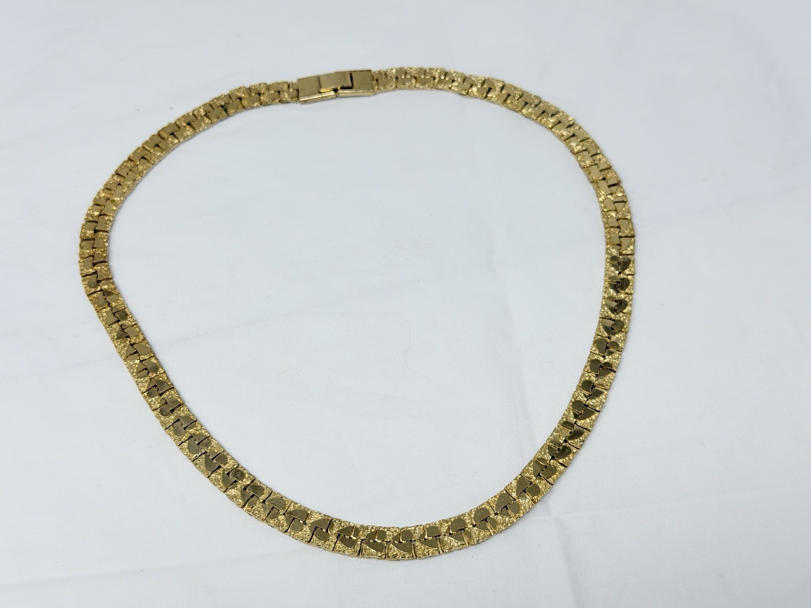Beautiful Vintage Gold tone Heart Textured 8mm wide Flat Chain 17.5″ Necklace