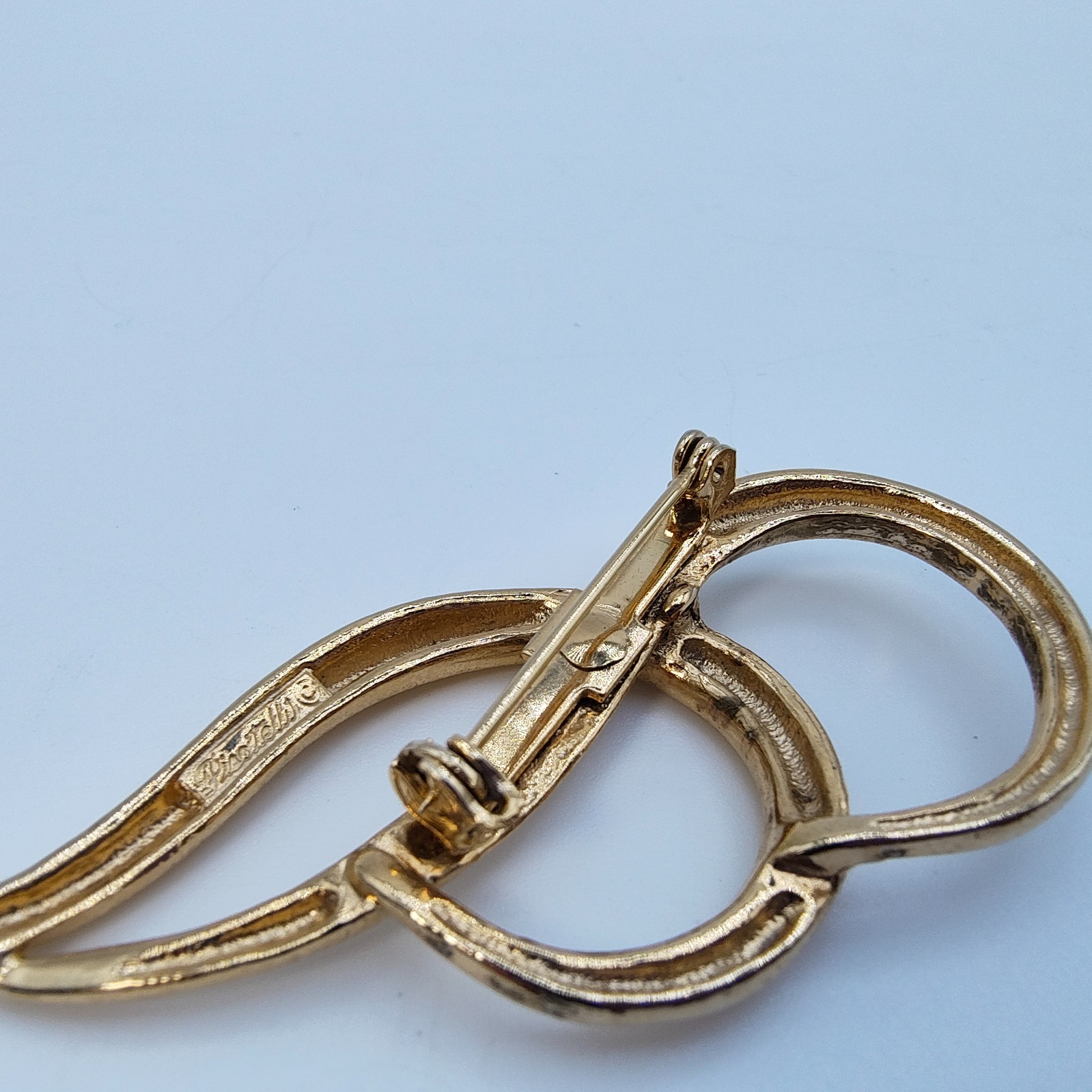 Vintage Piscitelli Modernist Swirl Brooch Gold Tone Abstract Quiet Luxury Signed