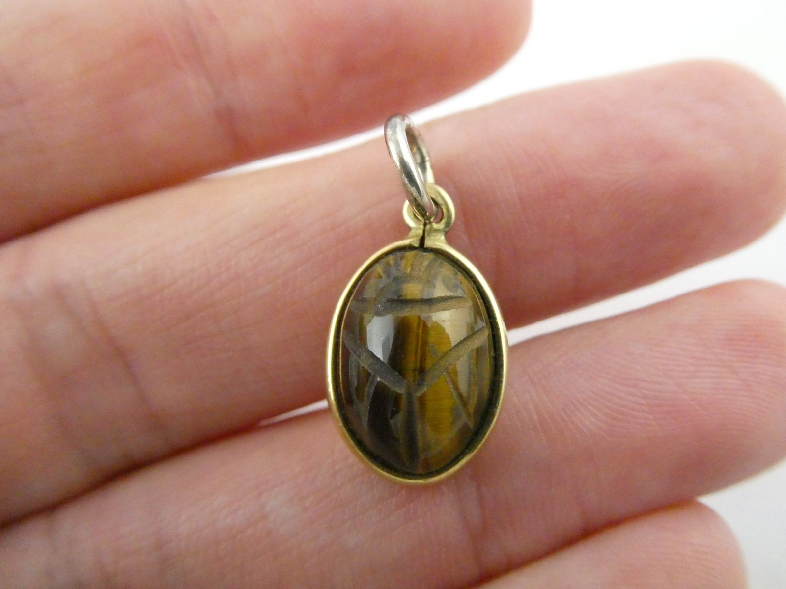 Vintage Unmarked Gold Fill Metal Tigers Eye Scarab Pendant Charm 1.8g .75 Inch