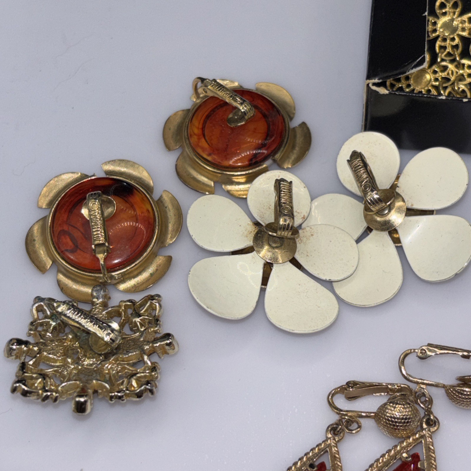 Vtg Sarah Coventry Clip On Earring Jewelry Lot. Estate Auction. See Description
