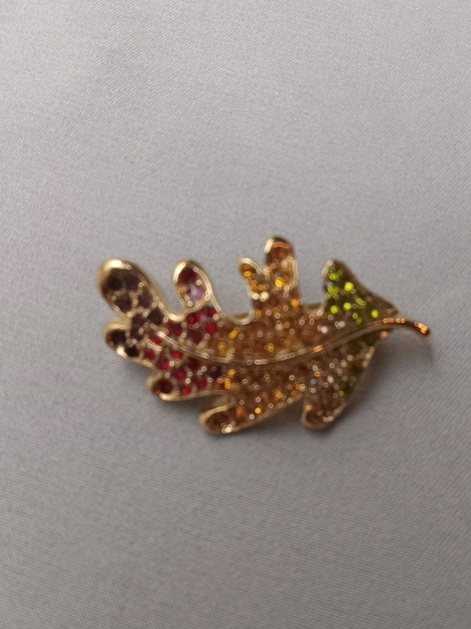 Vintage Monet Gold Tone Metal Rhinestone Oak Leaf Pin Brooch Fall Colors