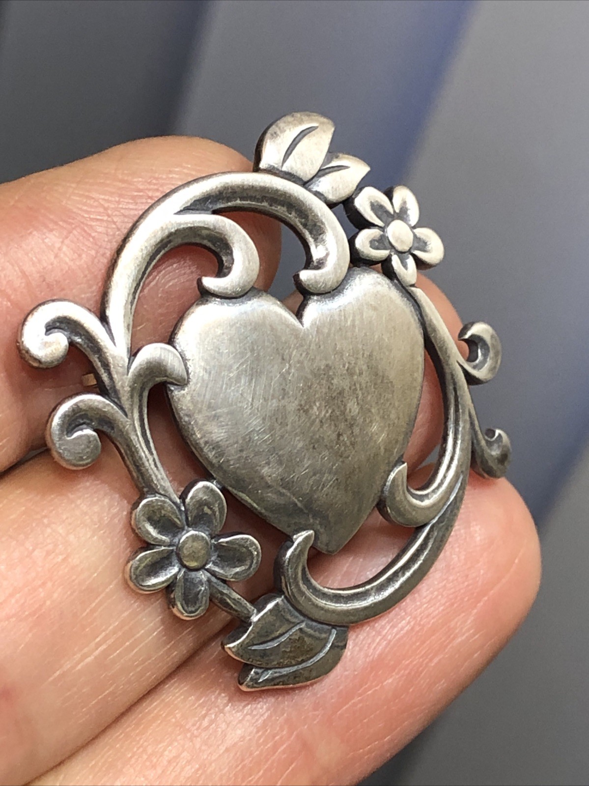 39. Vintage James Avery 925 Sterling Silver Heart Swirl Flowers Pin 37mm, 8.8g