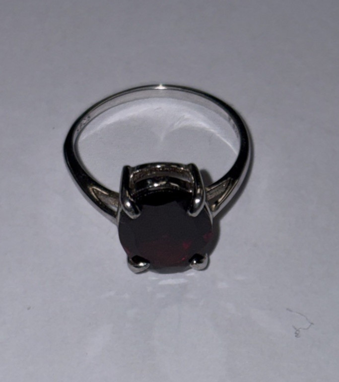 Vintage Sterling Silver Oval Dark Red Garnet Gemstone Ring Size 5