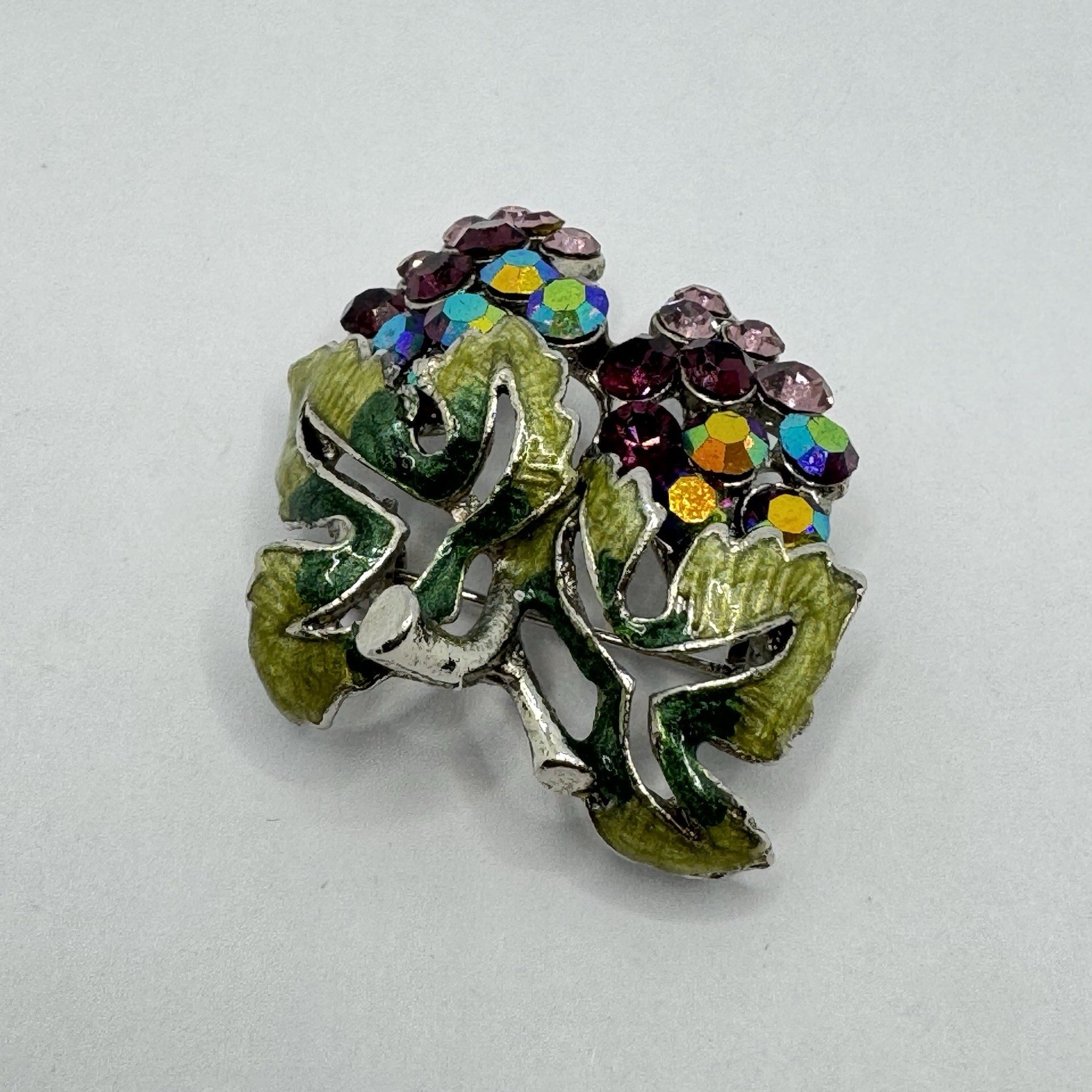 NICE Vintage Enamel Purple AB Iridescent Rhinestone Grapes Vine Brooch Pin 1.5”