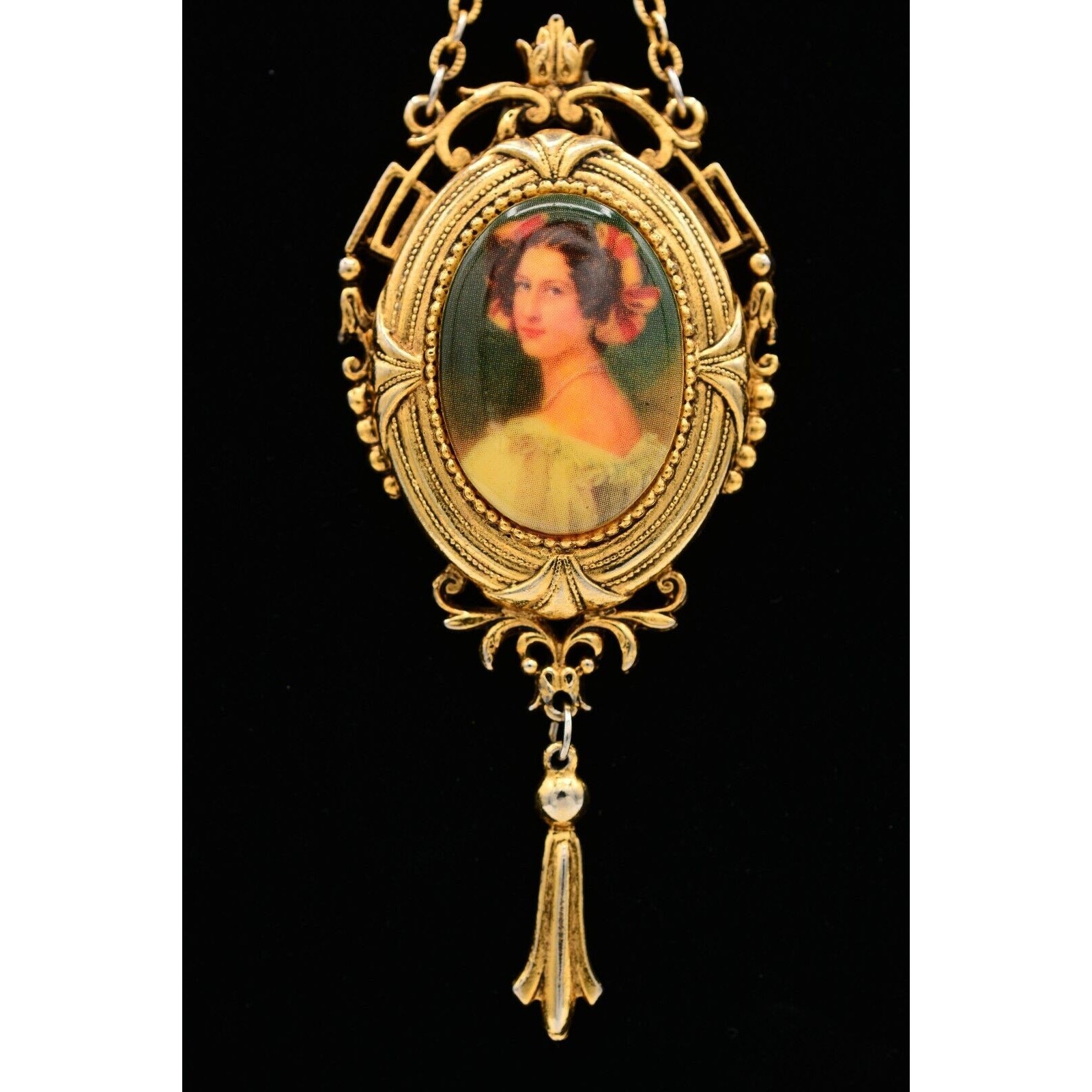 ART Vintage Renaissance Portrait Pendant Necklace Antiqued Gold Signed 60s BinAU