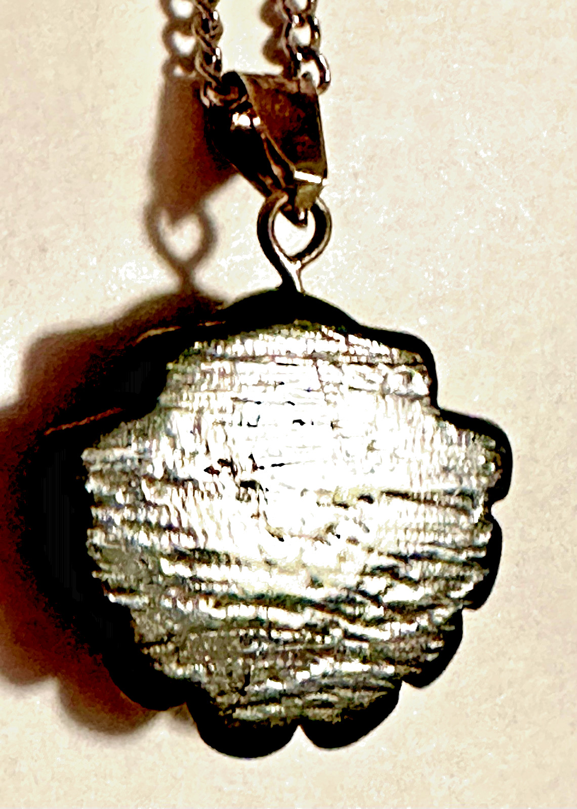 Vintage Signed Sarah Coventry Black Shell Pendant Necklace Silver Tone 18.5″