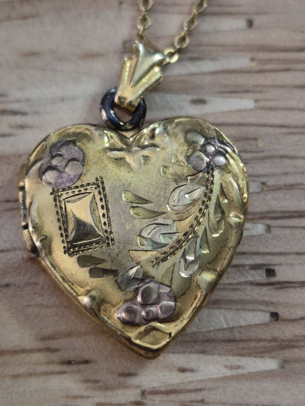 Vintage 10 Kt 1/20 Yellow And Rose Heart Locket Necklace 18″