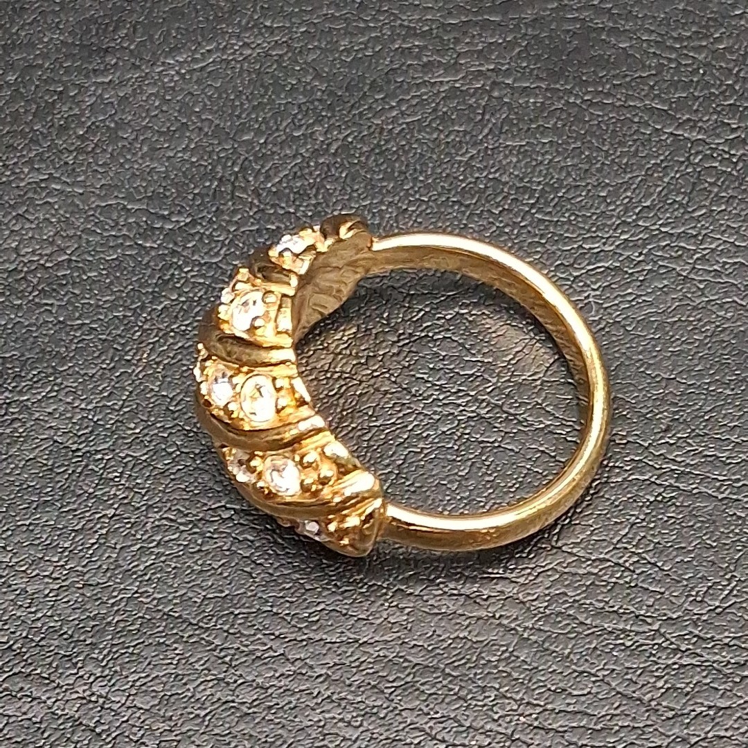Vintage Jewelry AVON Clear Rhinestone Ring Gold Tone. 17.566