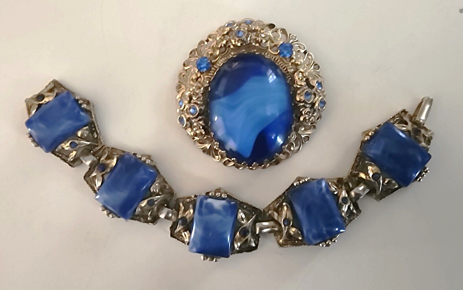 VINTAGE 2 1/4″ FILIGREE BLUE BROOCH & 7″ BLUE 5 STONE LINK BRACELET
