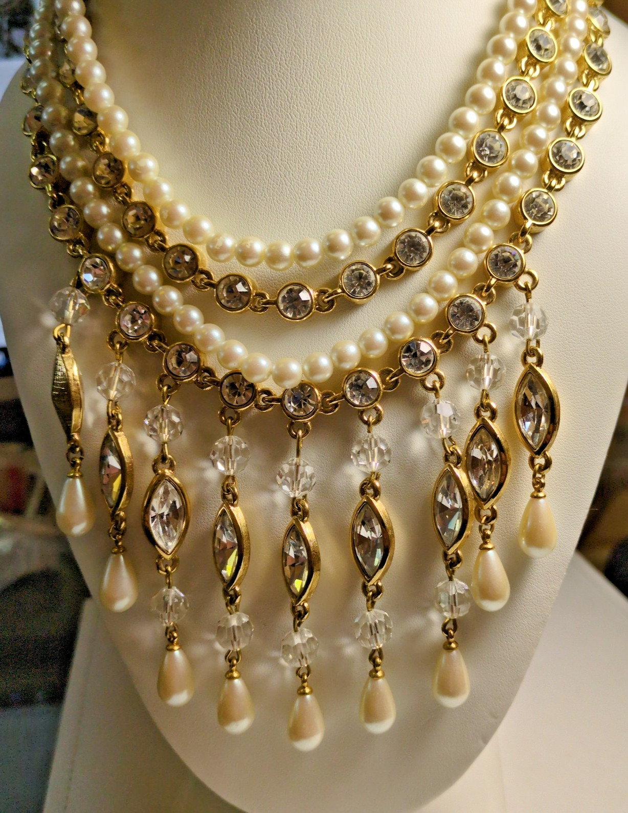 VINTAGE BEAUTIFUL PEARLS & CRYSTALS BEADED 4 LAYER NECKLACE LUXURIOUS