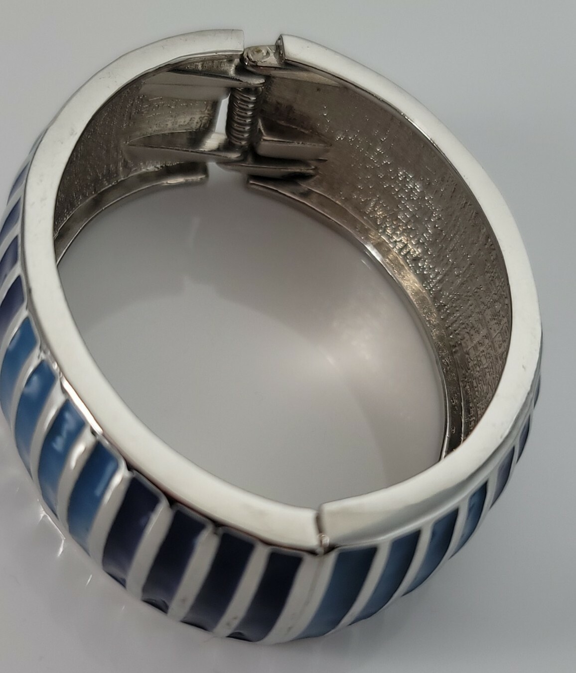 Vintage 6.5 ” Blue Tones Enamel On Silvertone Hinged Cuff Bracelet