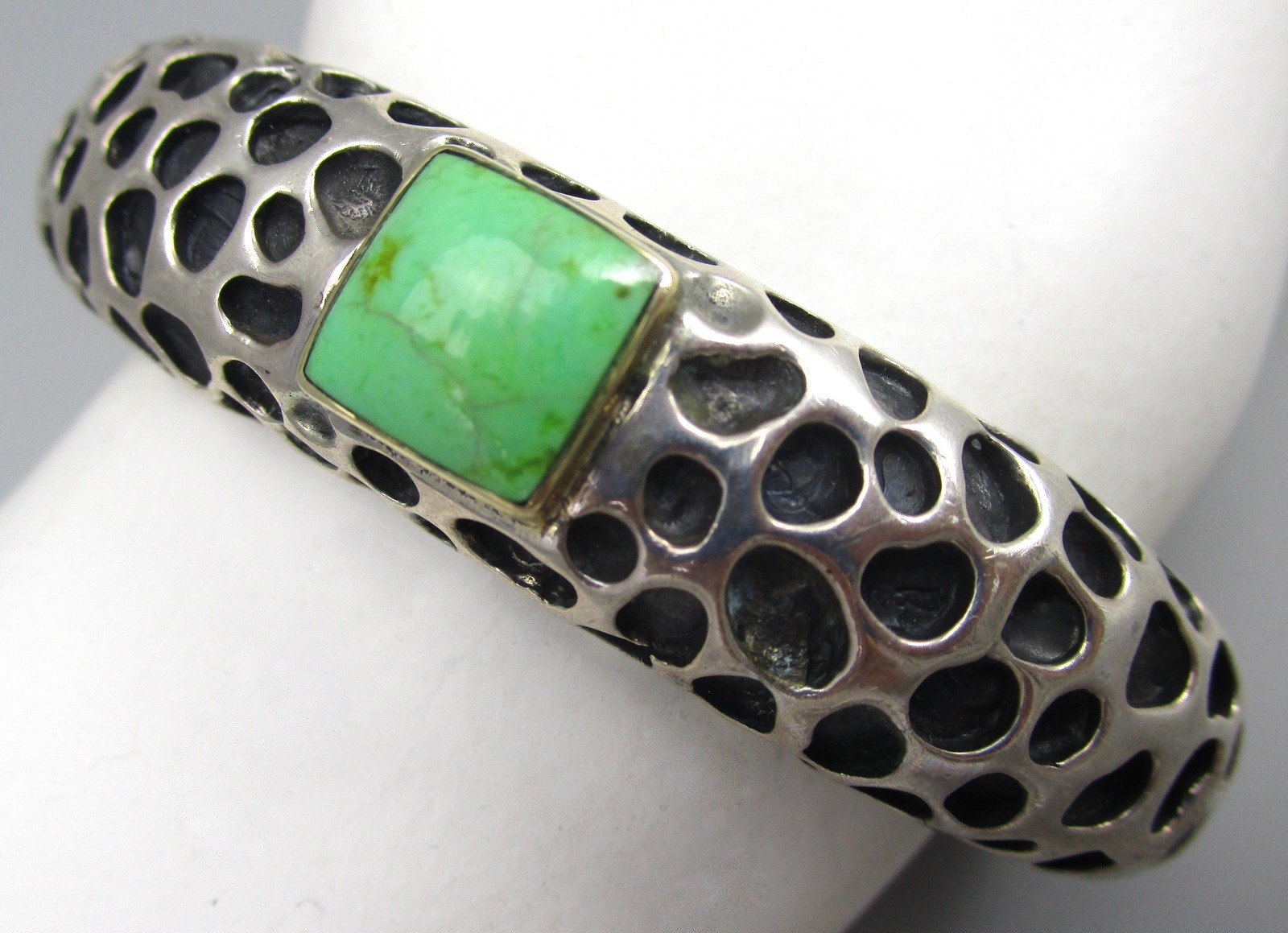 BEAUTIFUL DIAN MALOUF STERLING SILVER 14K GREEN TURQUOISE CUFF BRACELET 52G