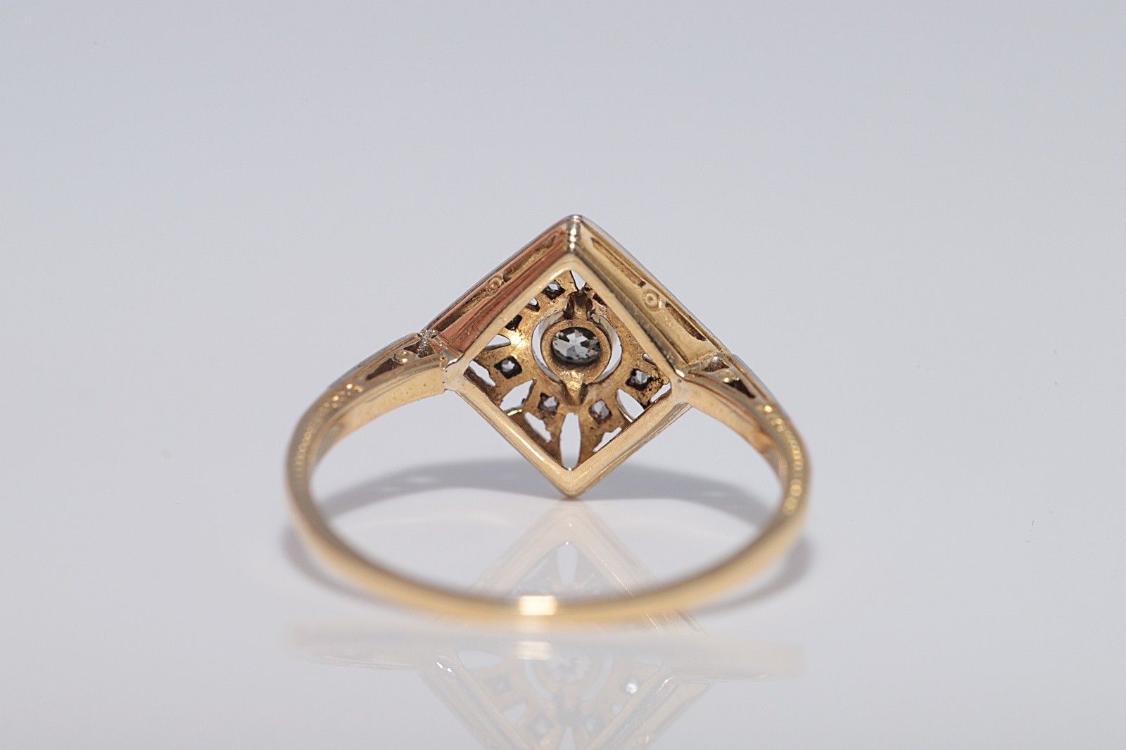 Antique Circa 1920s Art Deco 18k Gold Natural Diamond Navette Design Ring