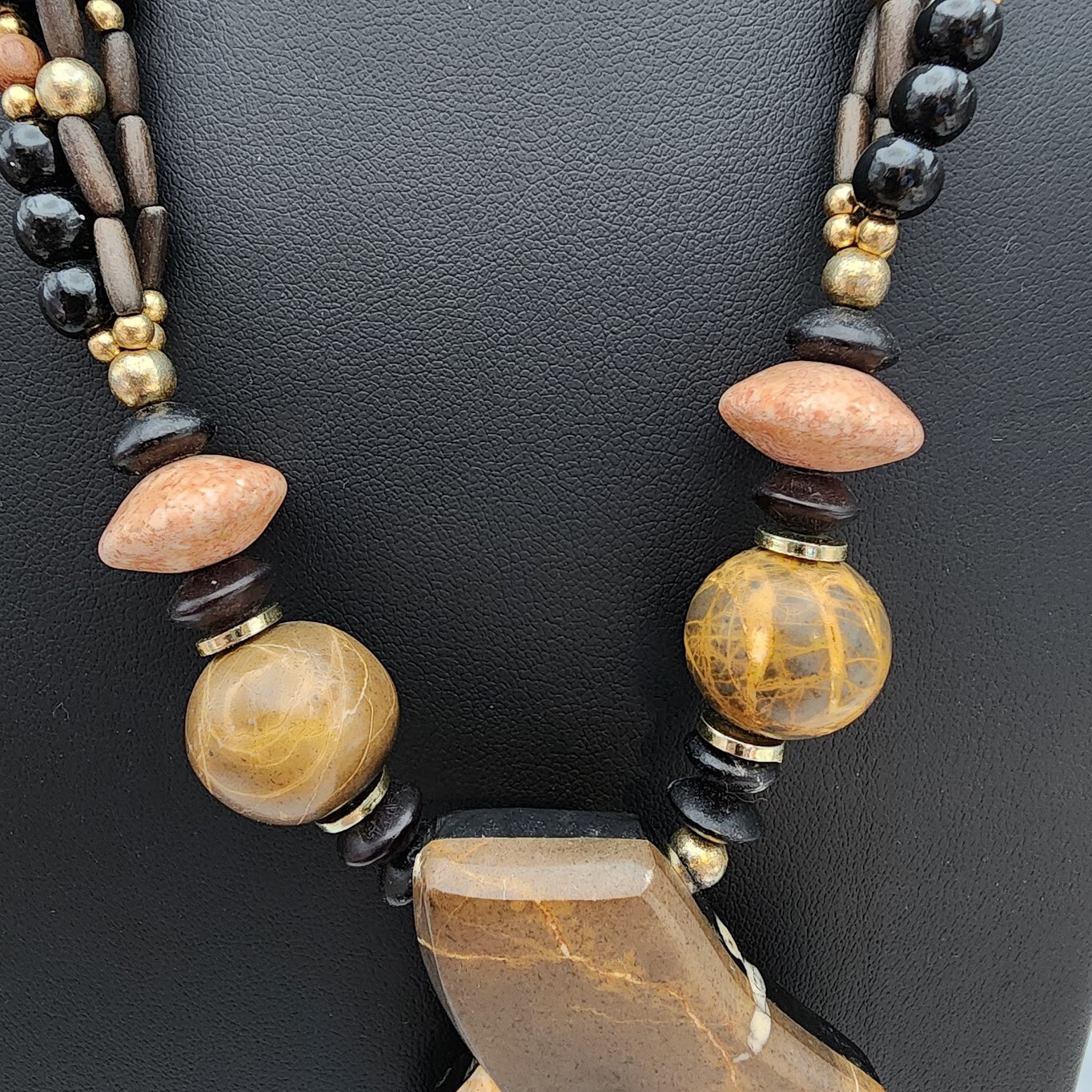 Vtg Lee Sands Crab Claw Shaped Shell Inlay Pendant Stone Black Beads Necklace