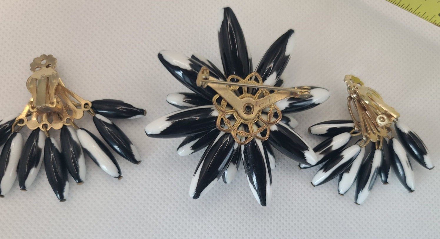 Vintage Trifari Look Unbraned Black and White Clip on Earring & Matching Brooch