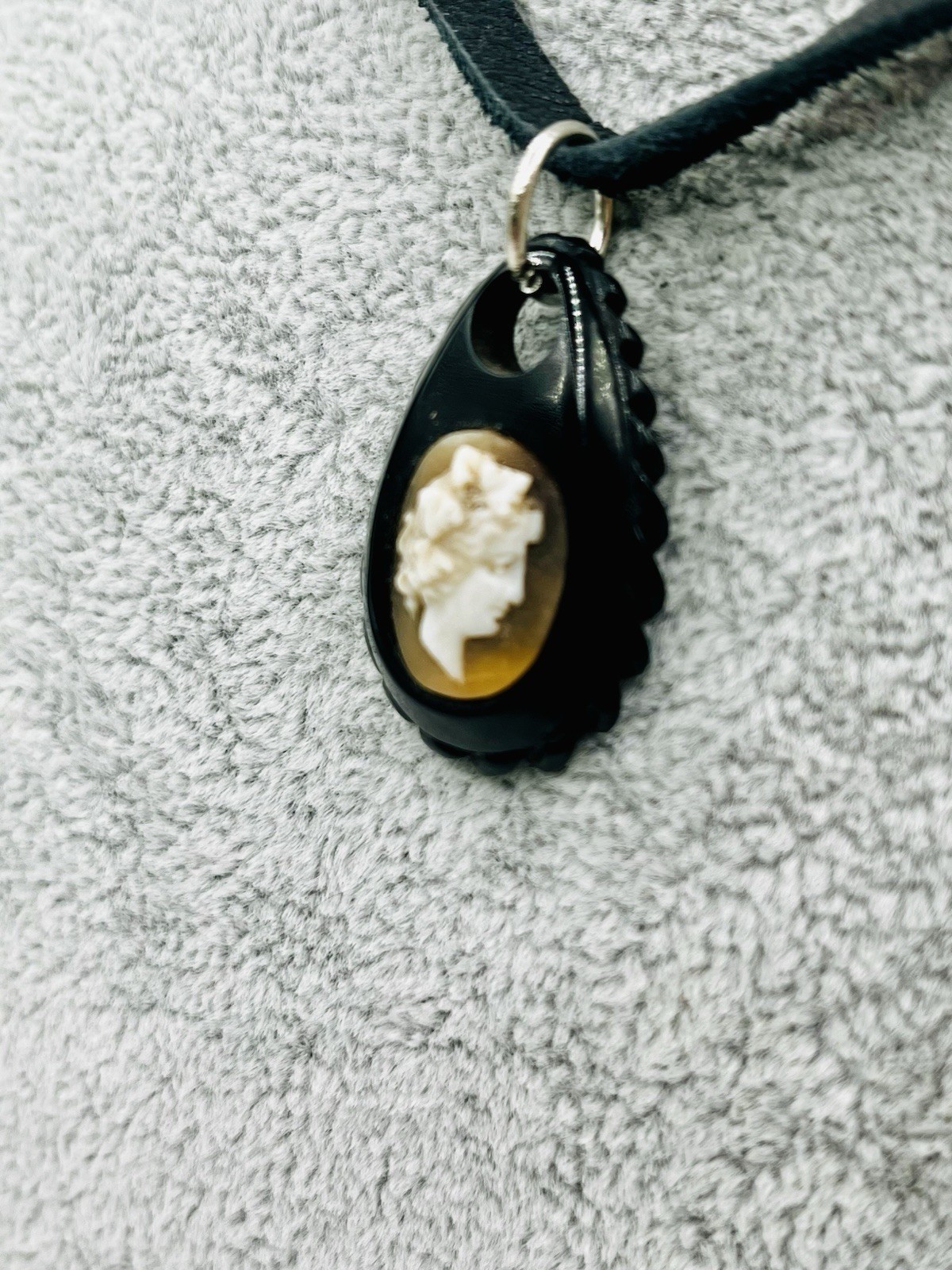 Victorian Carved Whitby BLACK JET SHELL CAMEO MOURNING Leather Choker necklace