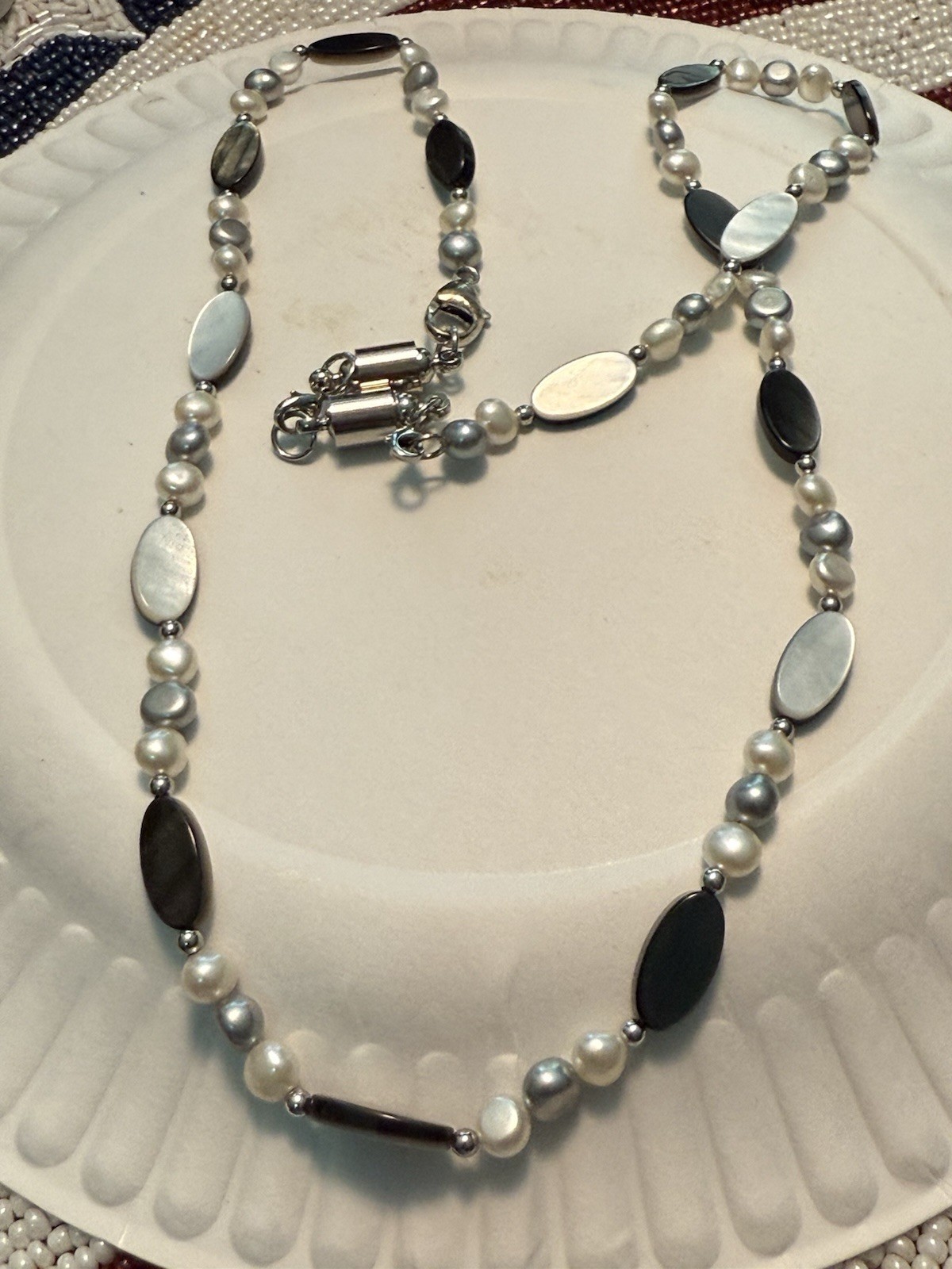 26/2” GRAY&WHITE FRESHWATER PEARL AND MOP BEADED Strand NECKLACE-Costume Jewelry